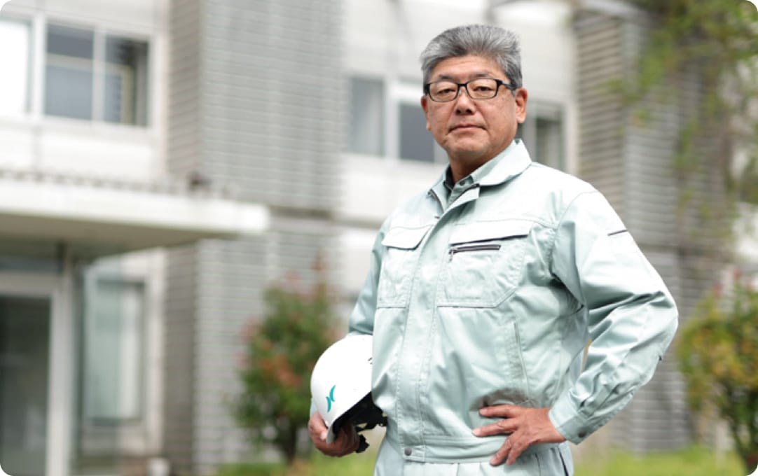 作業着を着た古川社長の写真
