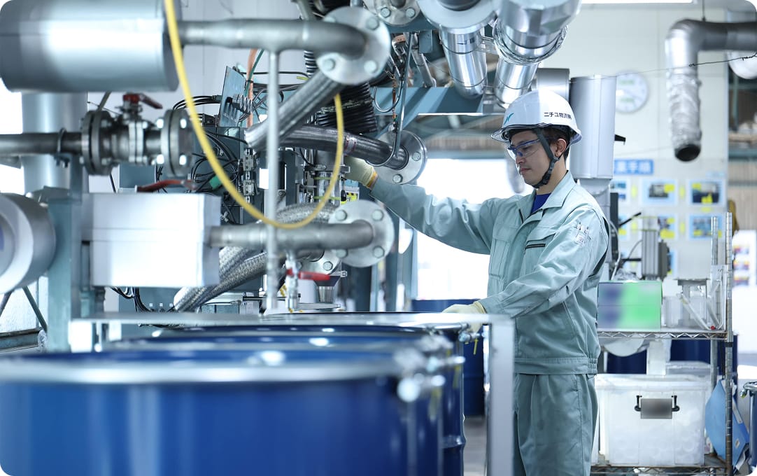 充填作業の様子の写真