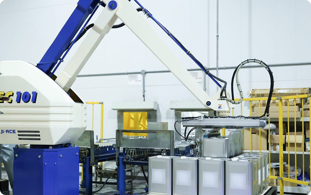 パレタイズロボットが稼働している様子の写真